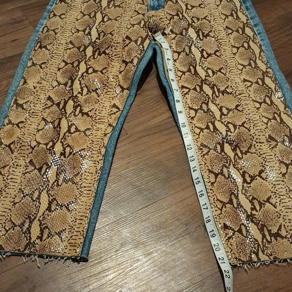 Buzz 18 Vintage Upcycled Levi's High Waisted Cropped Snake Skin Jeans A40 - Picture 2 of 6